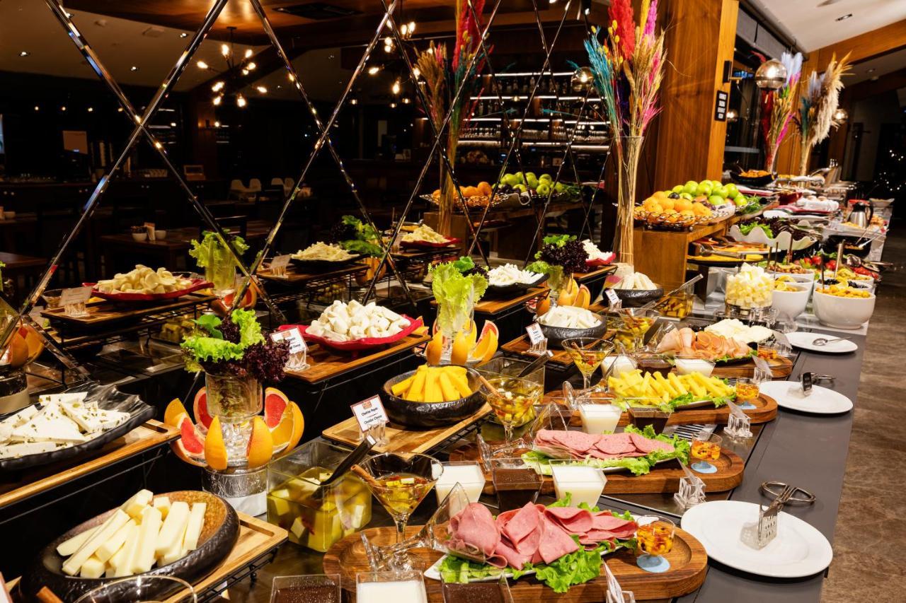 Demiray Hotel Old City Stambuł Zewnętrze zdjęcie A buffet at a hotel