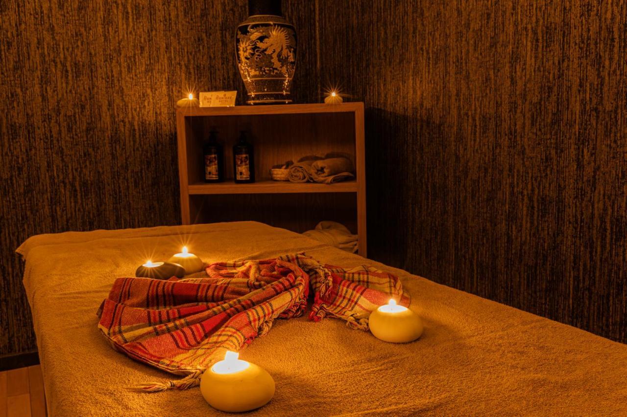 Demiray Hotel Old City Stambuł Zewnętrze zdjęcie A massage table with candles